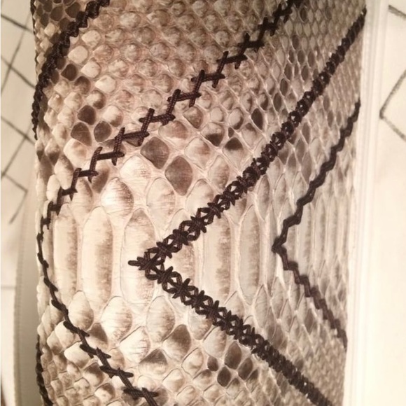 RARE PYTHON CHANEL LE BOY BAG - Picture 5 of 16